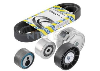 Vantilatör Kayış Seti  SNR KA86610  11287509520 11 28 7 509 520 11287636372 11 28 7 636 372 55565301 55580053 1613837780 1613838480 1613839980 5750T6 5750-T6 5750YC 5750-YC 5750Z1 5750-Z1 575155 5751-55 575157 5751-57 575196 5751-96 5751A7 5751-A7 5751F6 5751-F6 96333152 96344657 96363551 96429657 9633315280 9634465780 9636355180 9642965780 9650542480 9653522380 9660484680 1231958 1253954 1305339 1310771 4M5Q6A228FA 1340279 1340280 55565302 5750Z0 5750-Z0 5750T1 5750.T1 3D145933AG 03D145933AG 4916067G00 49160-67G00 3D145933 03D145933